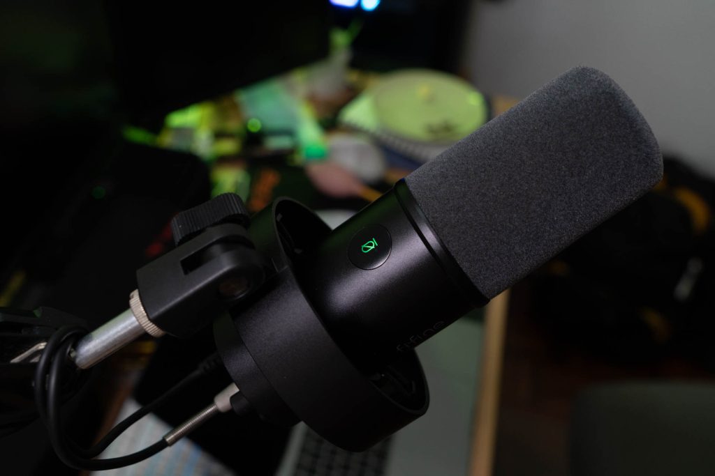 FIFINE K688 XLR/USB Dynamic Microphone thumbnail 3