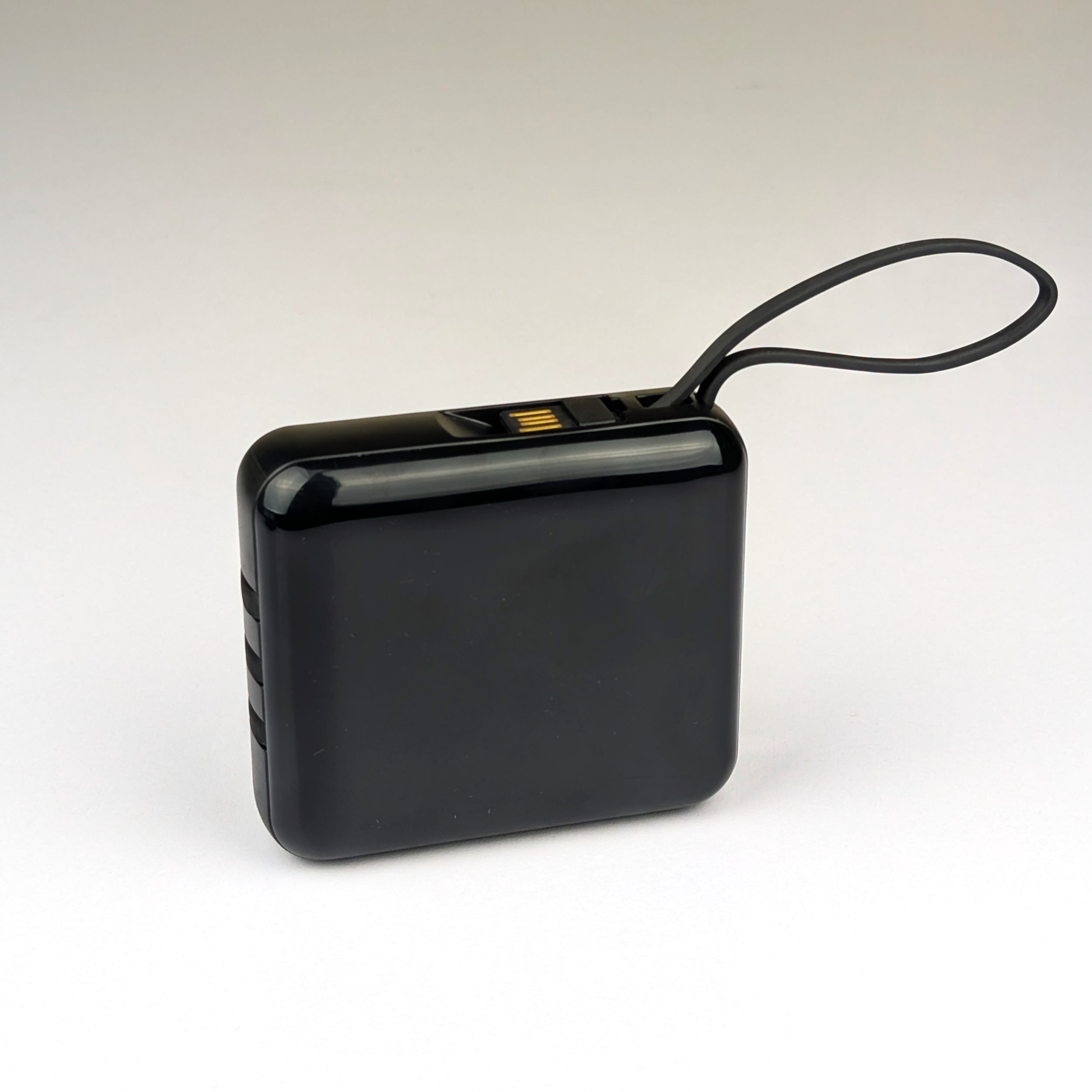 Smart Fast Charge Power Bank (10000mAh, Multi Cable Built-in) thumbnail 4